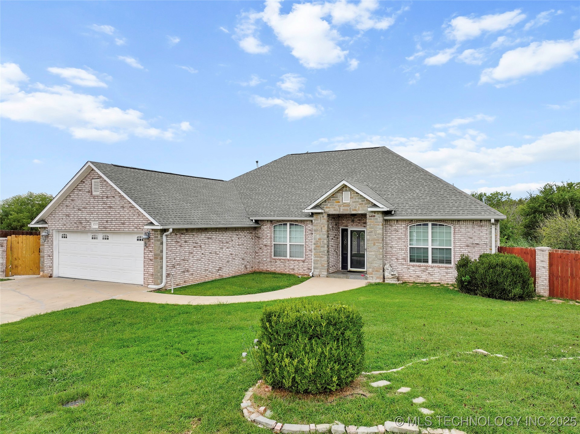 1717 Red Oak Street Property Photo 32