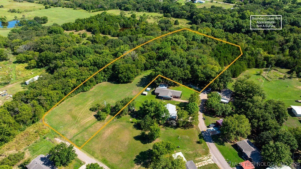 Colonial Drive Property Photo 1