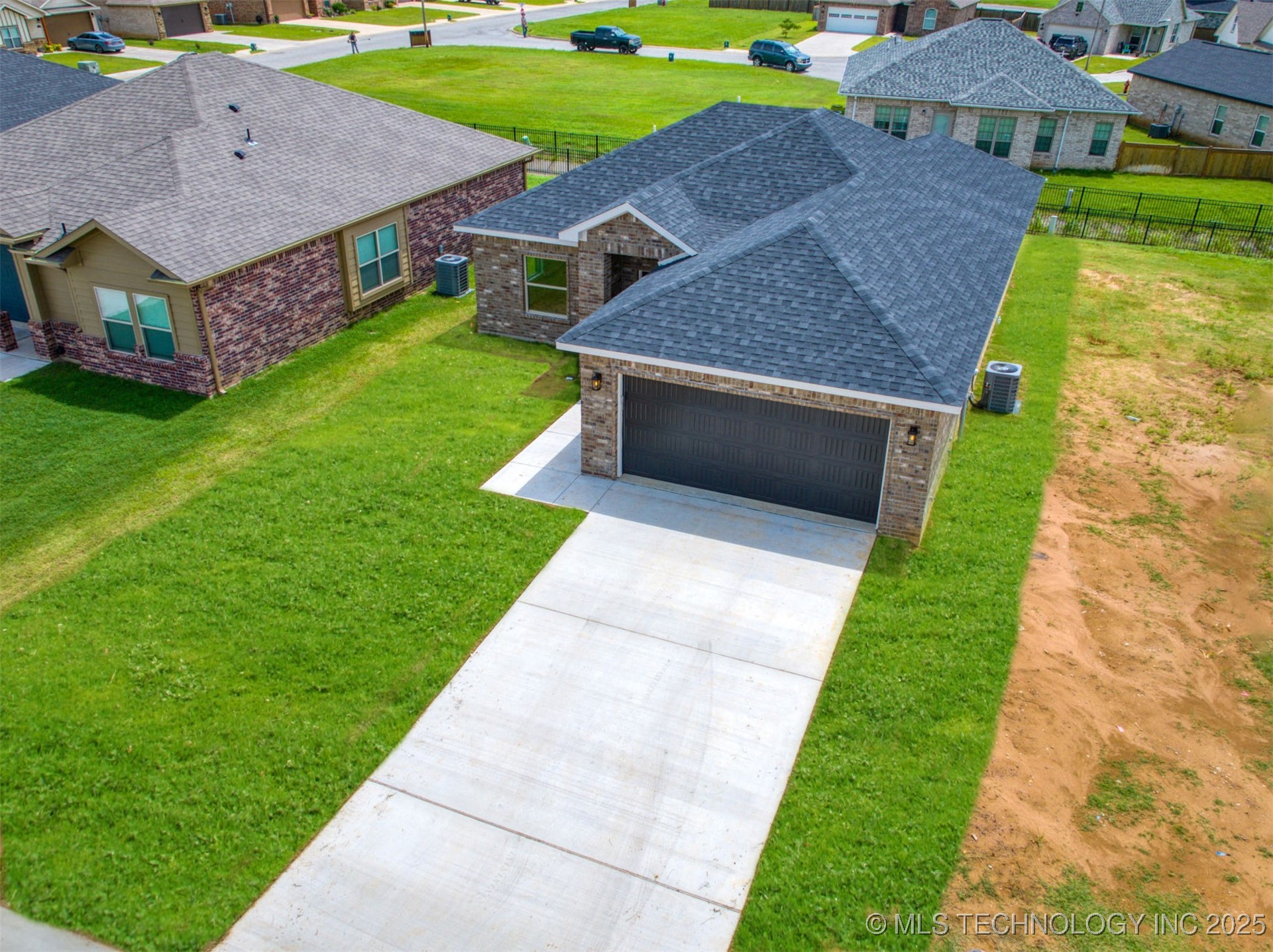 1190 Wild Indigo Circle Property Photo 3