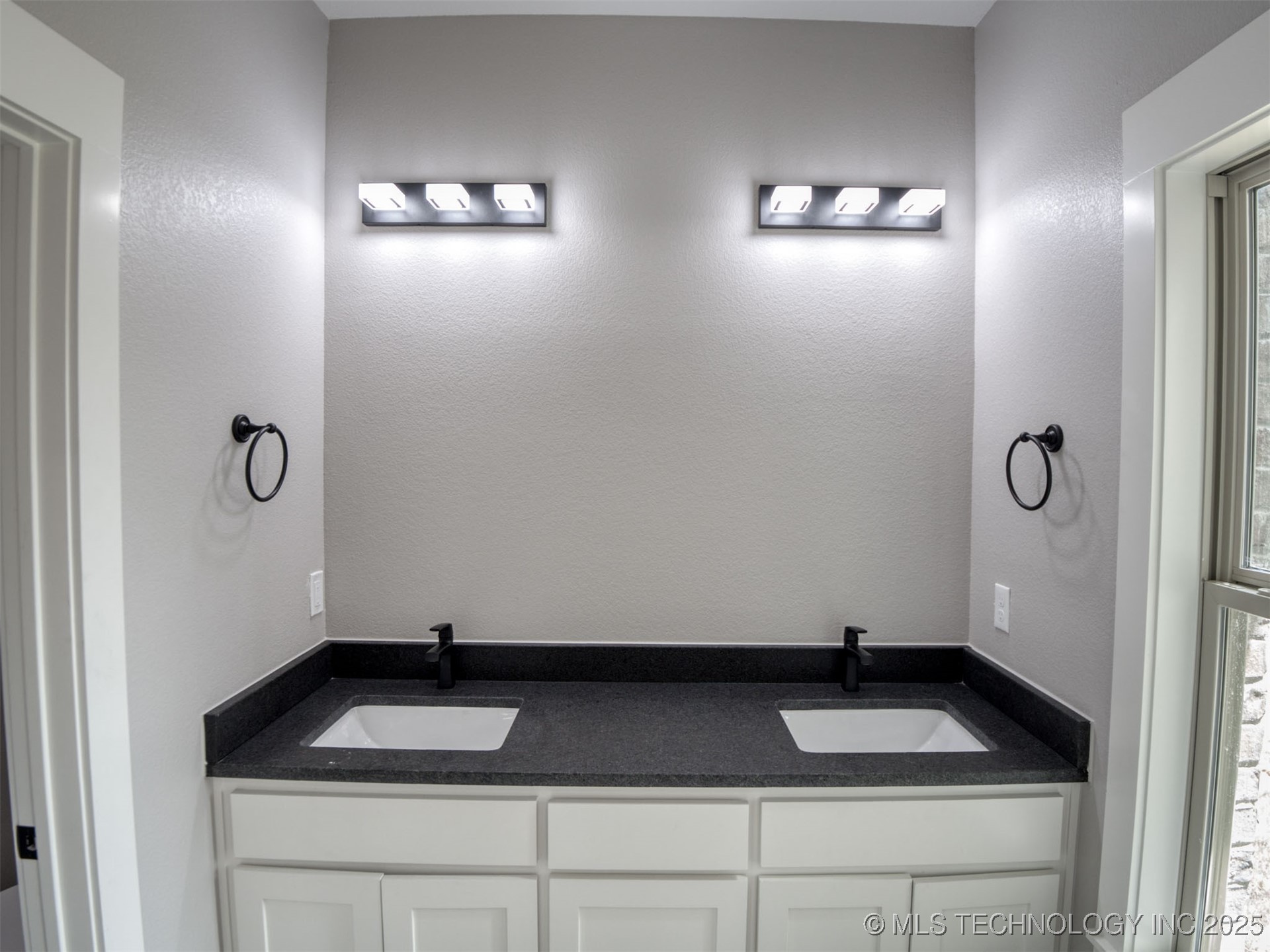 1190 Wild Indigo Circle Property Photo 26