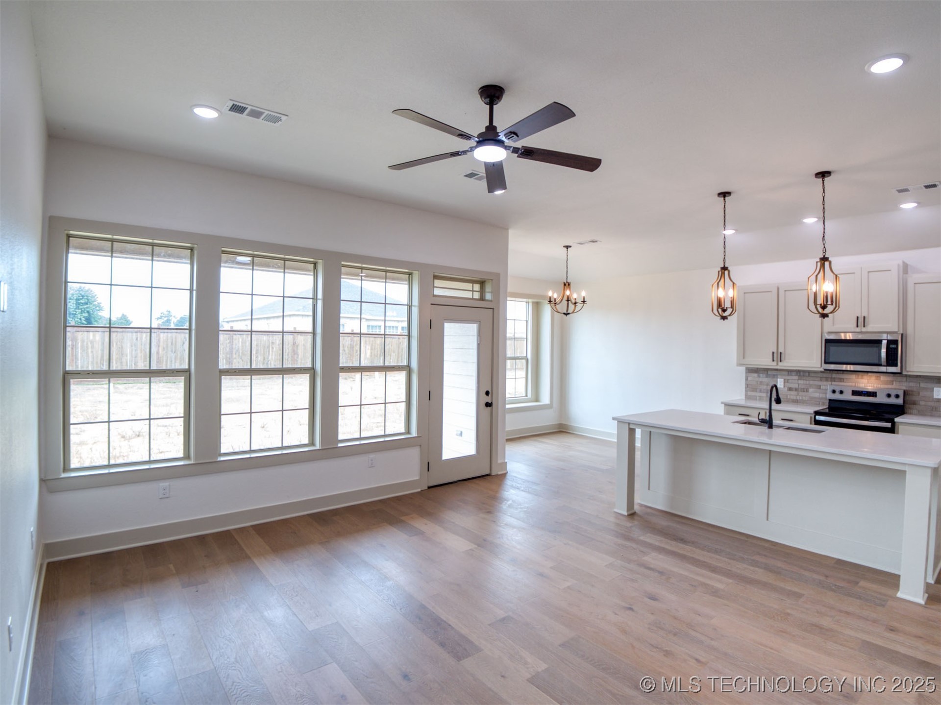 1193 Wild Indigo Circle Property Photo 17