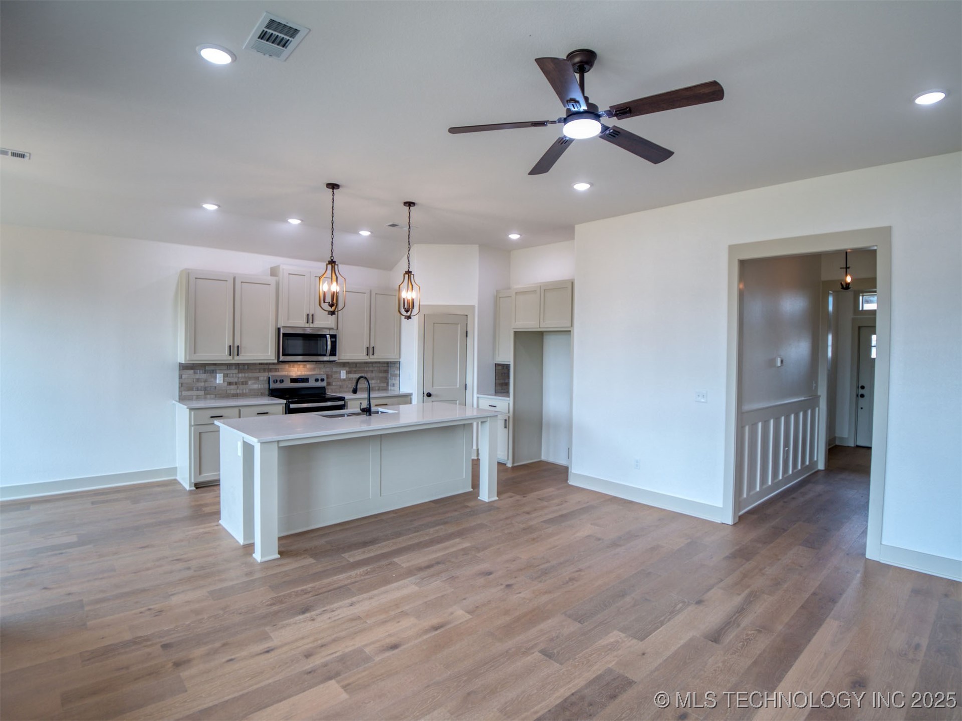 1193 Wild Indigo Circle Property Photo 18