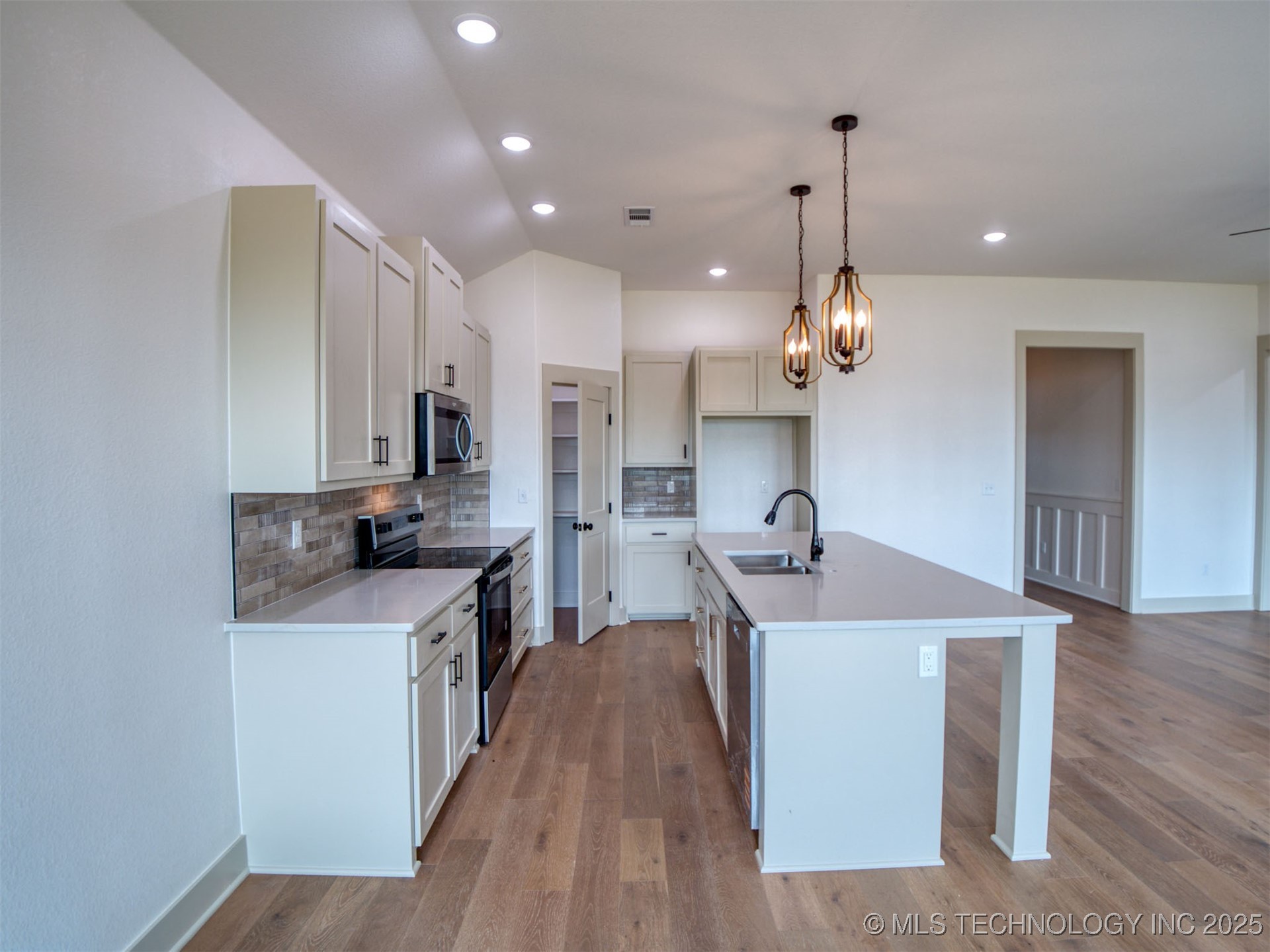 1193 Wild Indigo Circle Property Photo 20