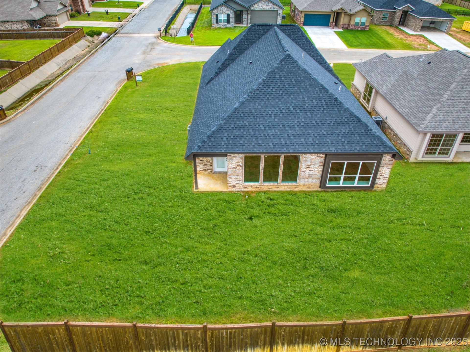 1197 Wild Indigo Circle Property Photo 6