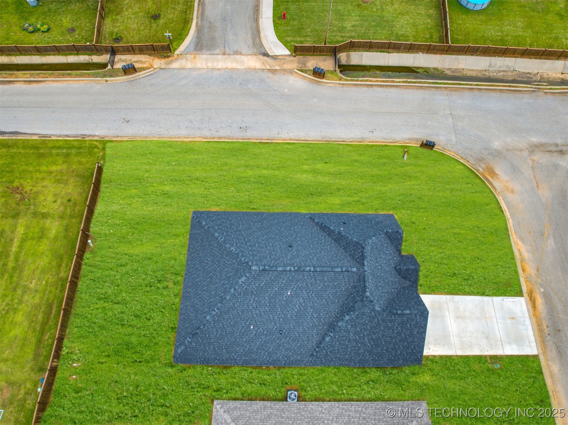 1197 Wild Indigo Circle Property Photo 8