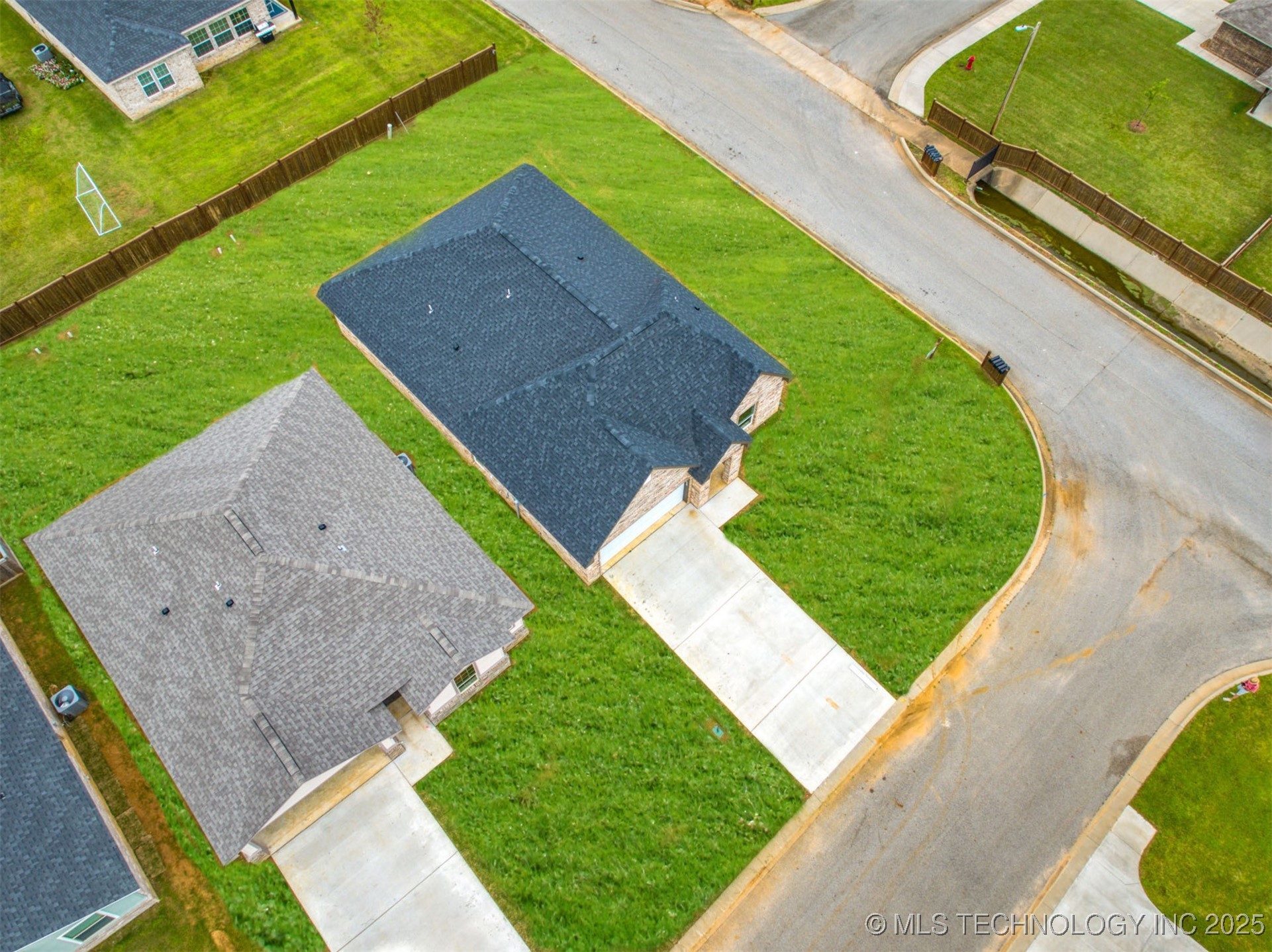 1197 Wild Indigo Circle Property Photo 9