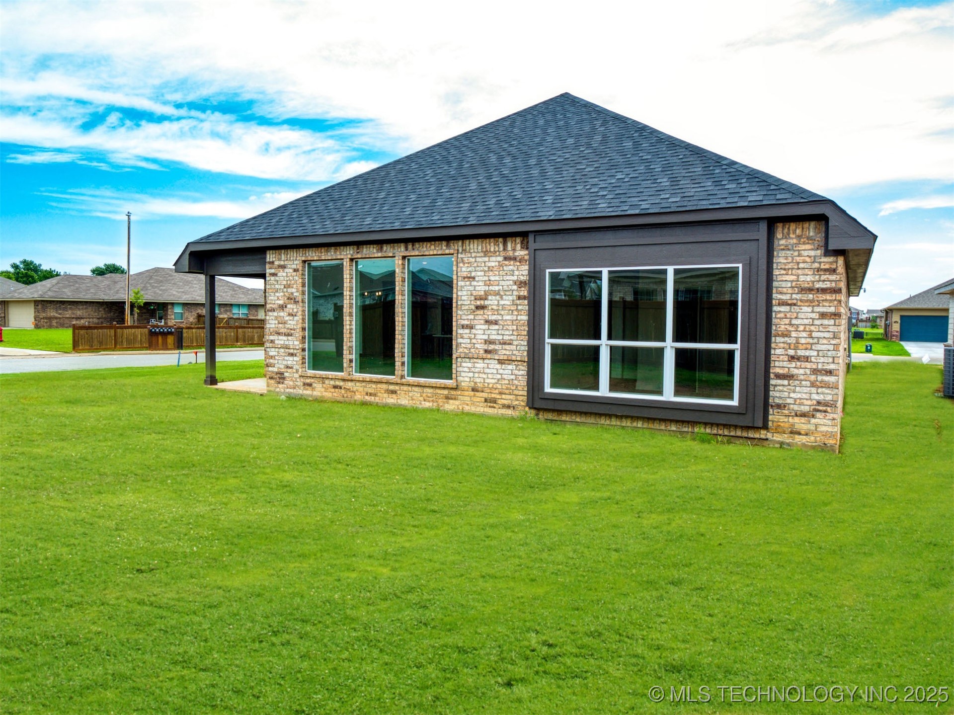 1197 Wild Indigo Circle Property Photo 23