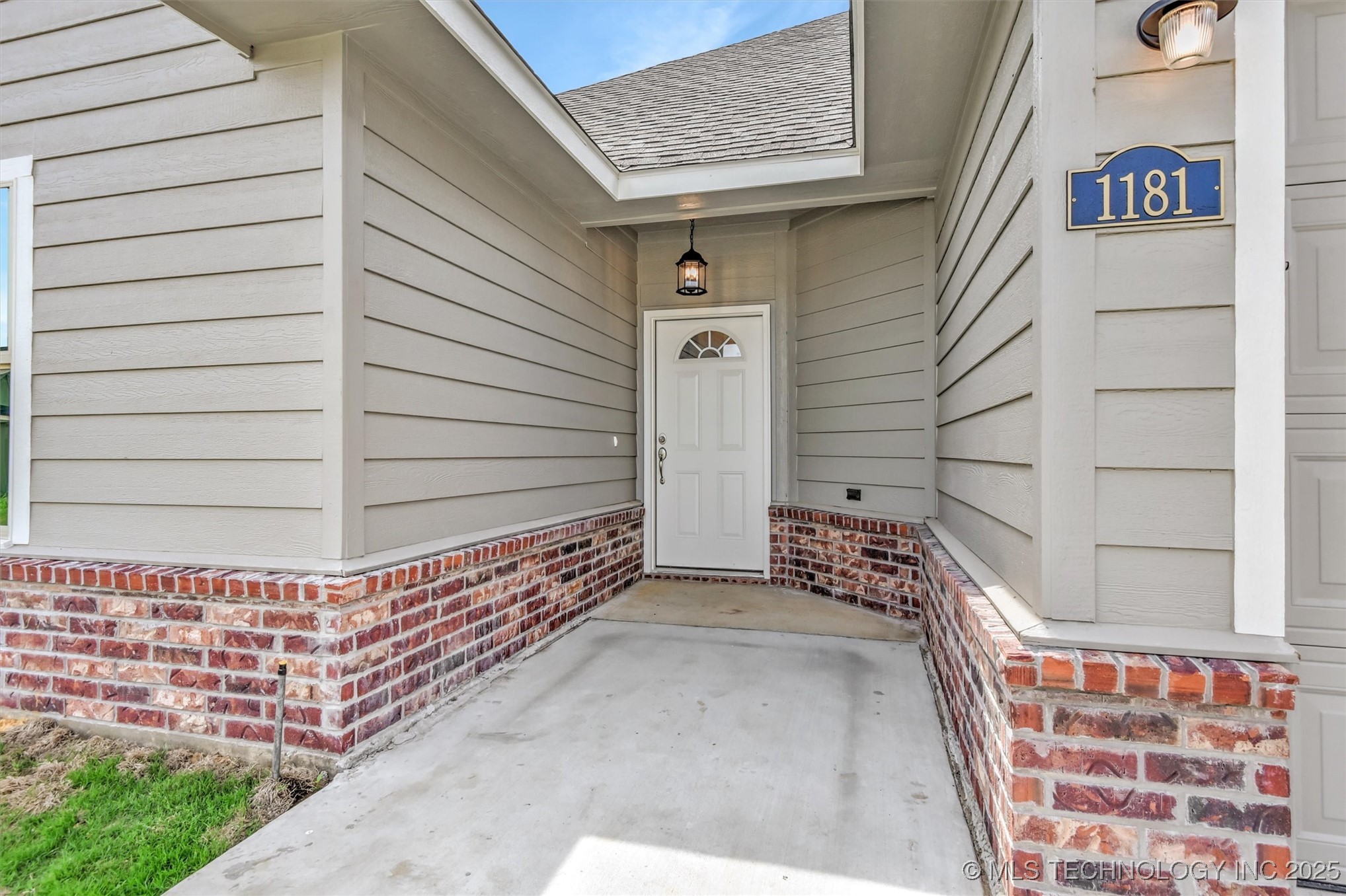 1181 Wild Indigo Circle Property Photo 3