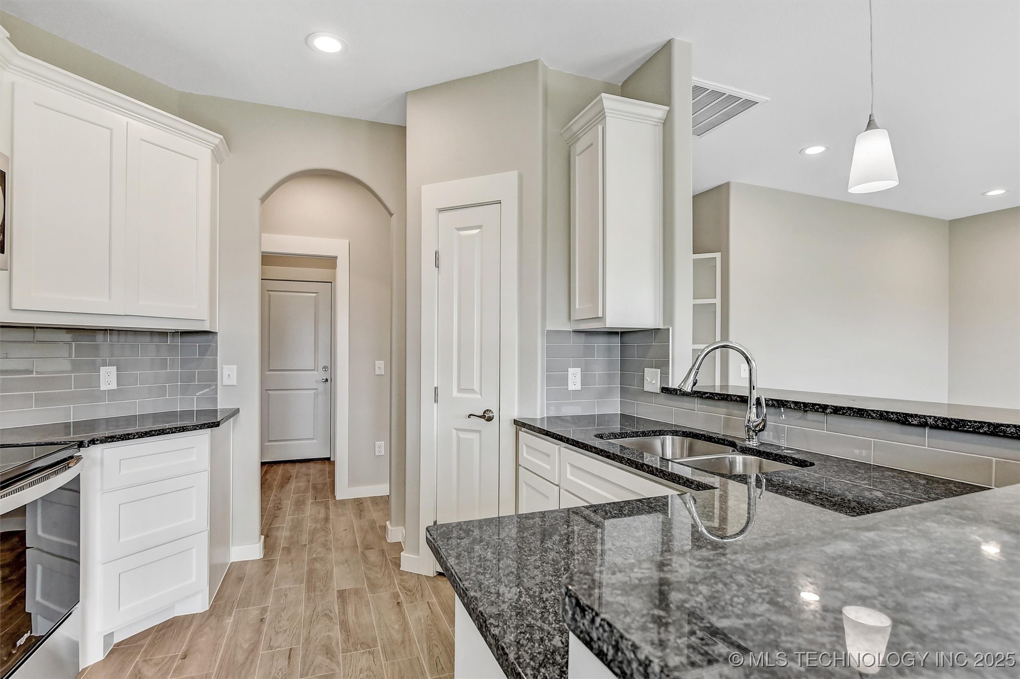 1181 Wild Indigo Circle Property Photo 18