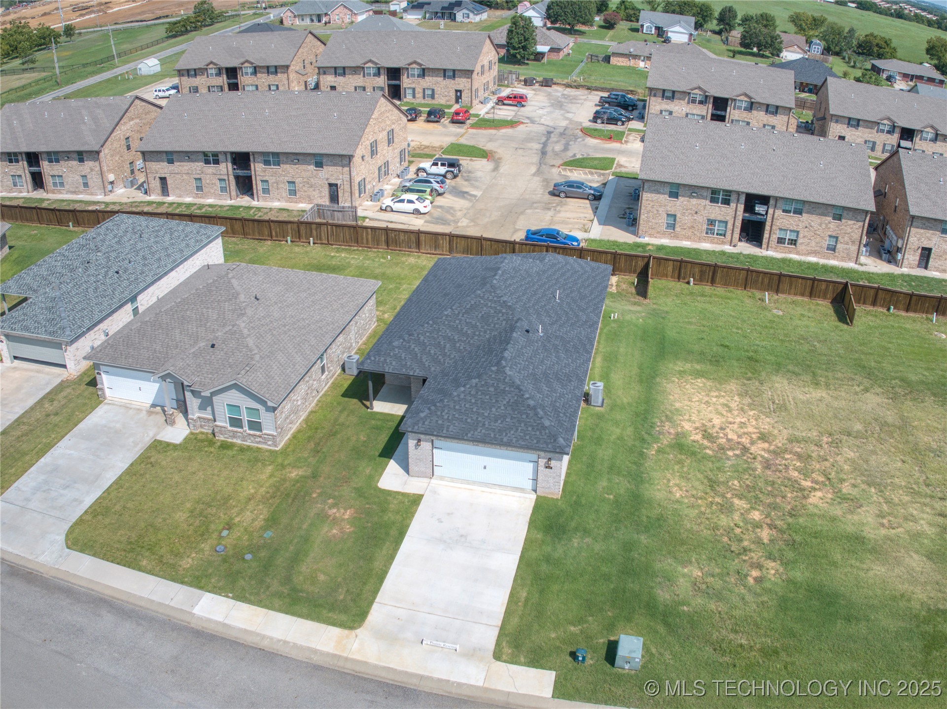 212 Cottonwood Street Property Photo 3