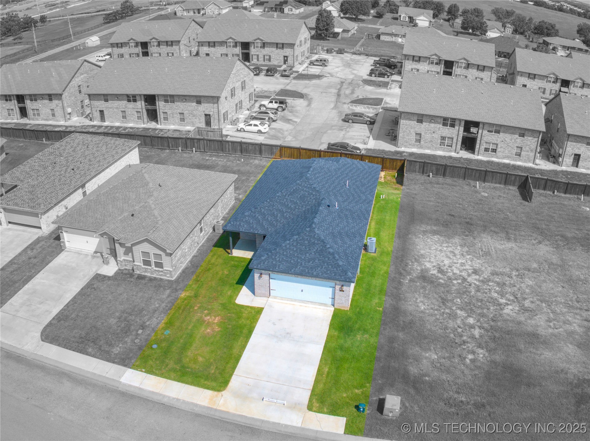 212 Cottonwood Street Property Photo 4