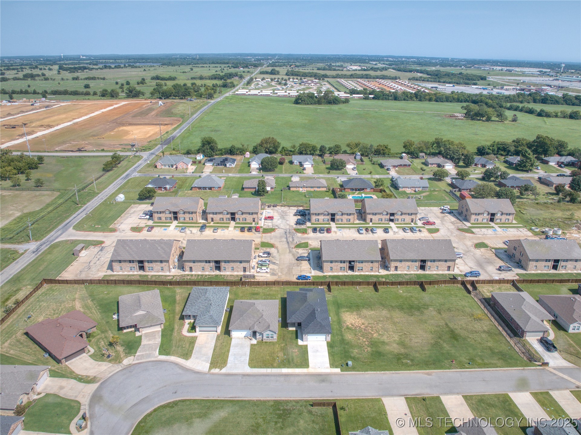 212 Cottonwood Street Property Photo 11