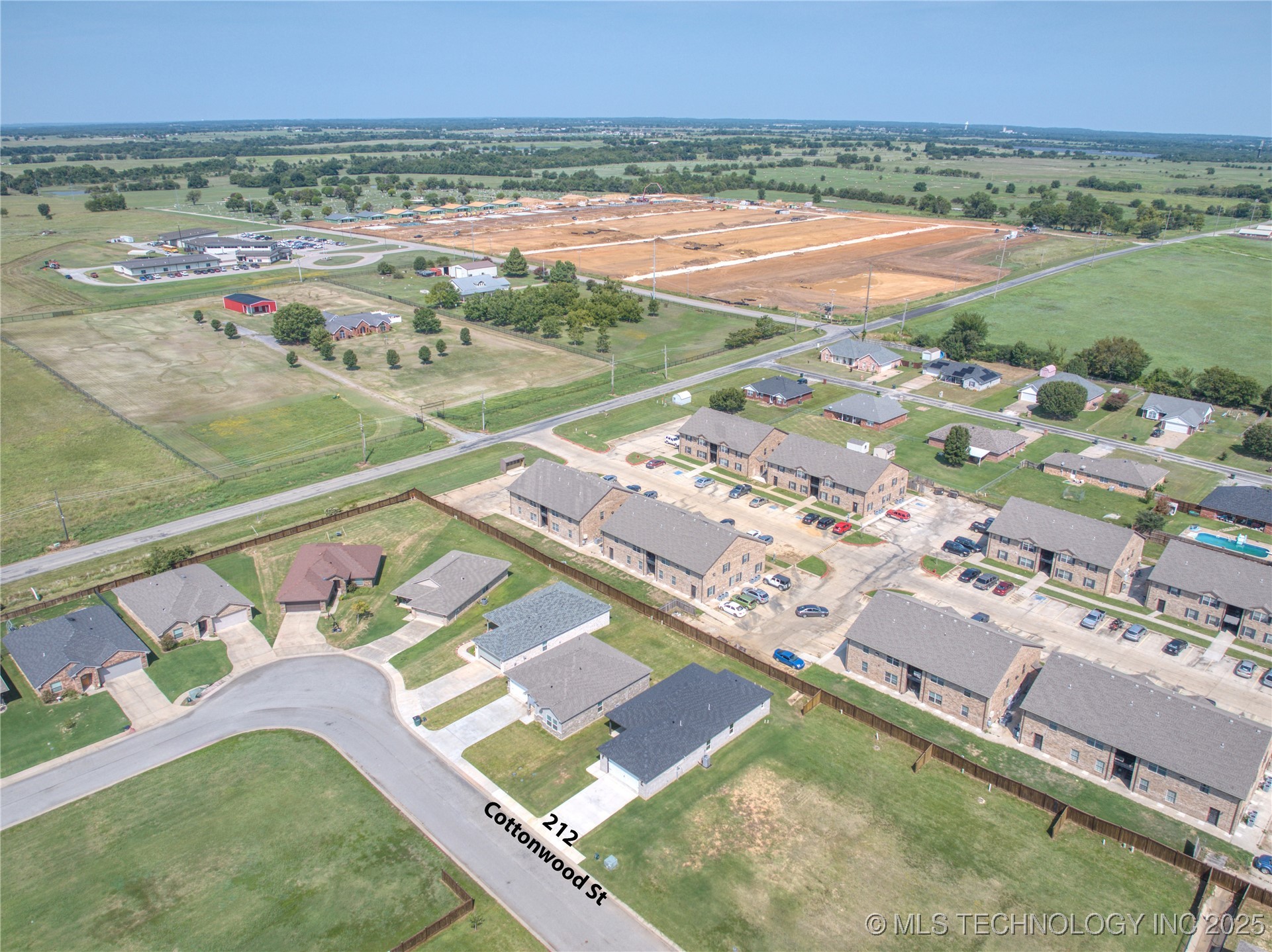 212 Cottonwood Street Property Photo 12