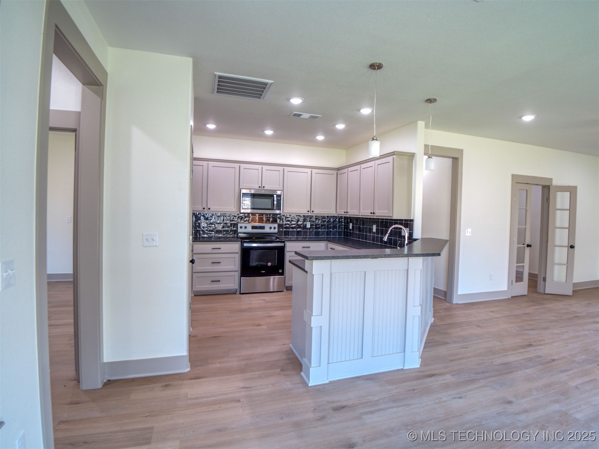 212 Cottonwood Street Property Photo 28