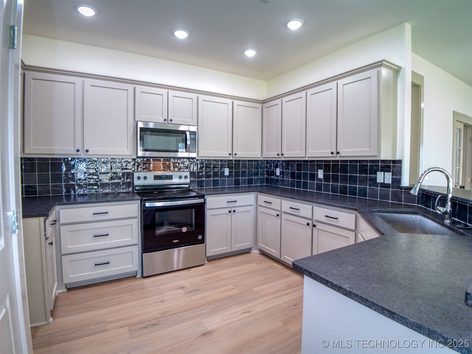 212 Cottonwood Street Property Photo 29