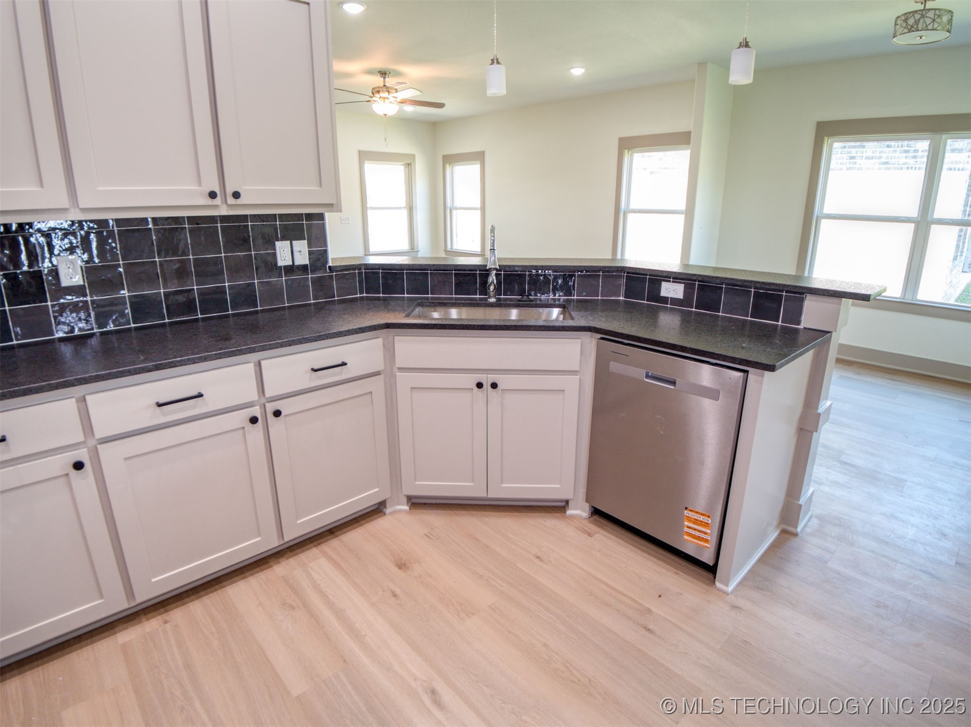 212 Cottonwood Street Property Photo 30