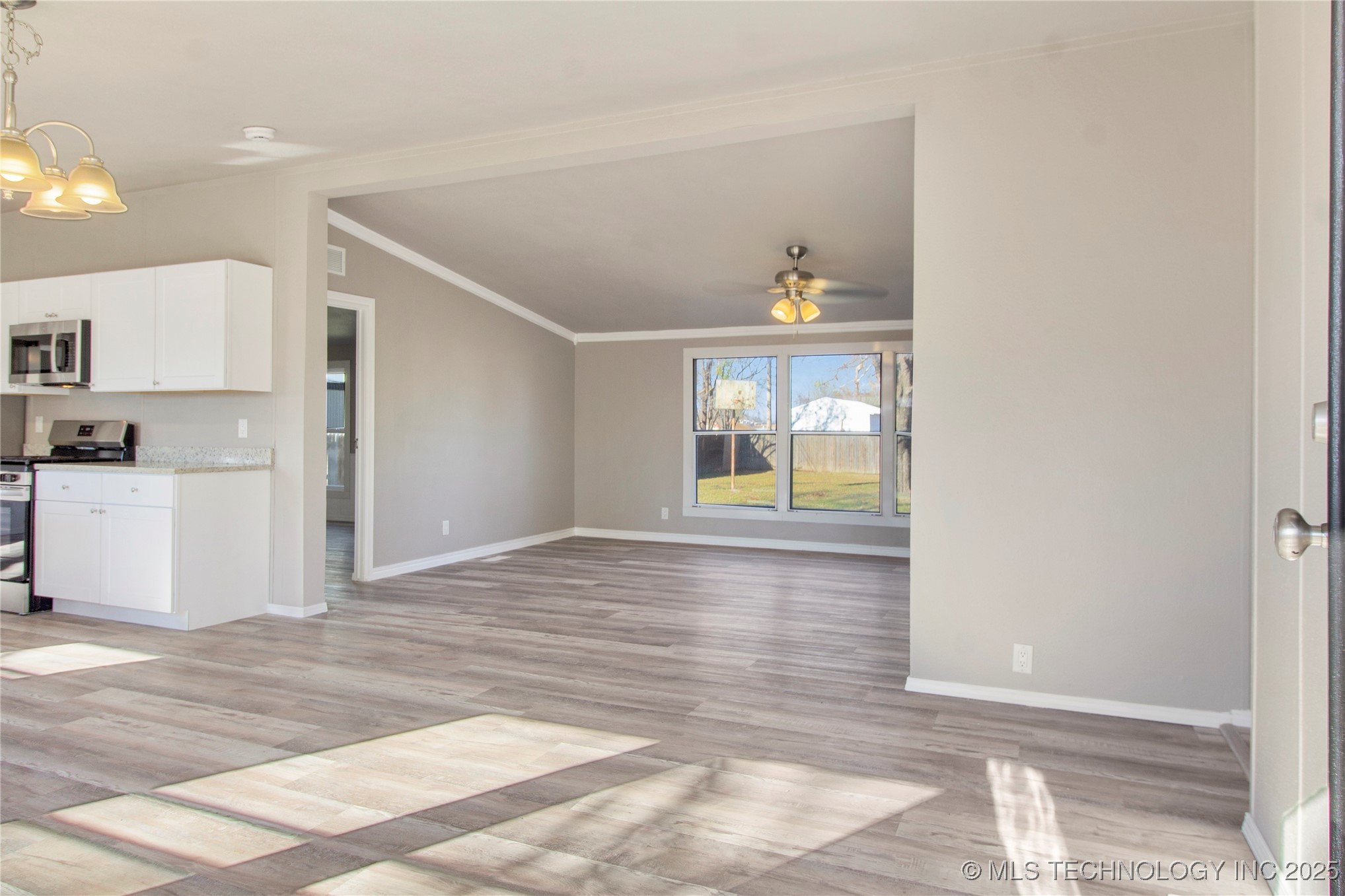 407 E Sheldon Avenue Property Photo 2