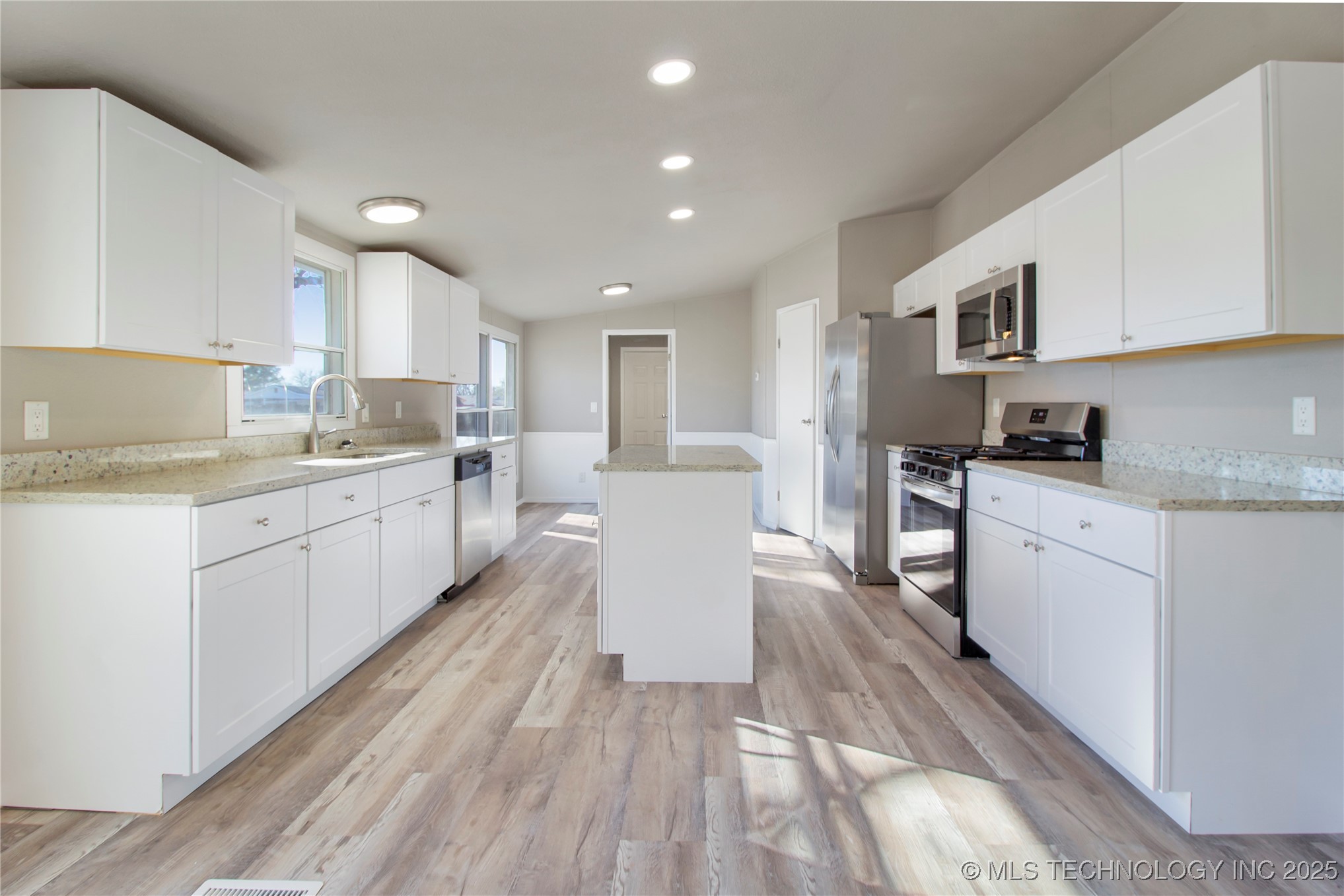 407 E Sheldon Avenue Property Photo 4