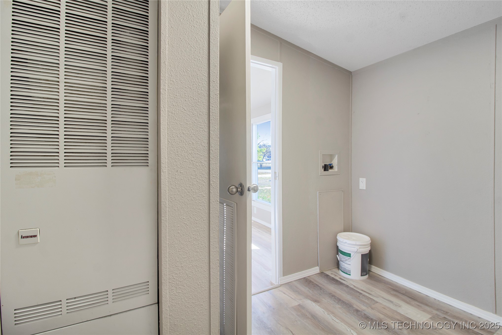 407 E Sheldon Avenue Property Photo 8