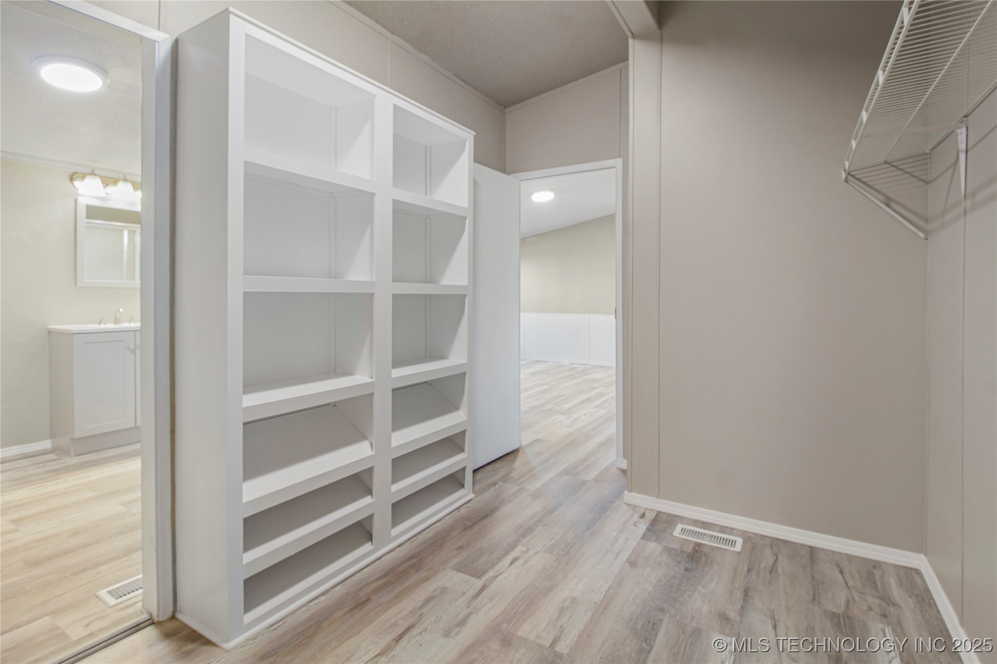 407 E Sheldon Avenue Property Photo 14