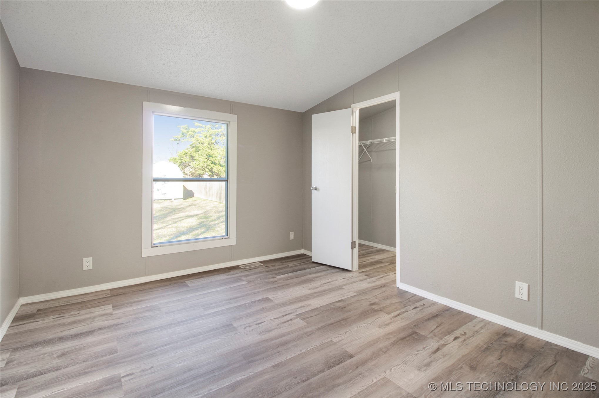 407 E Sheldon Avenue Property Photo 15