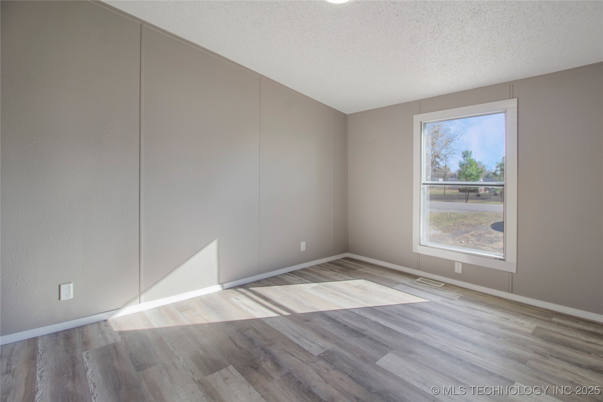 407 E Sheldon Avenue Property Photo 16