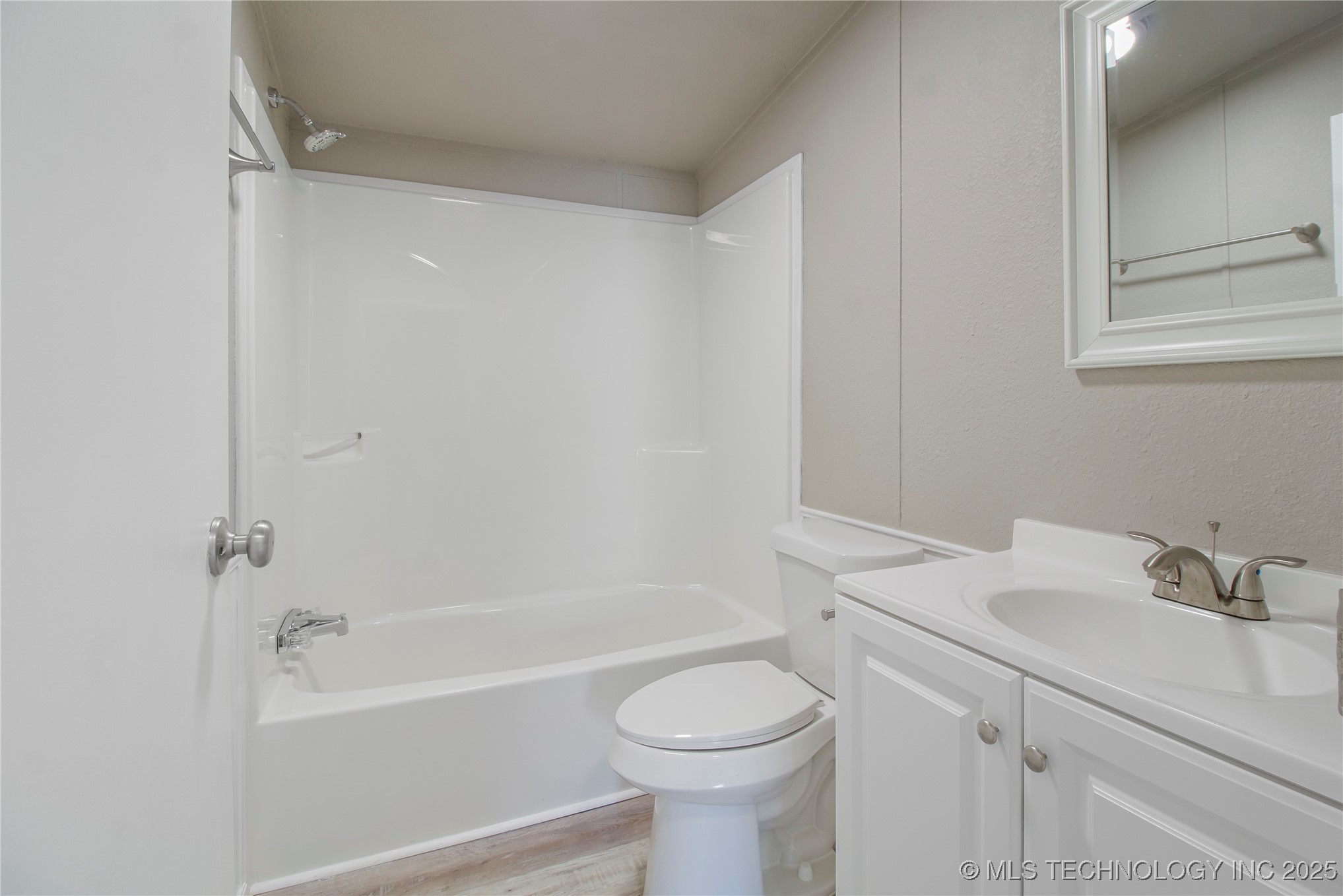 407 E Sheldon Avenue Property Photo 17