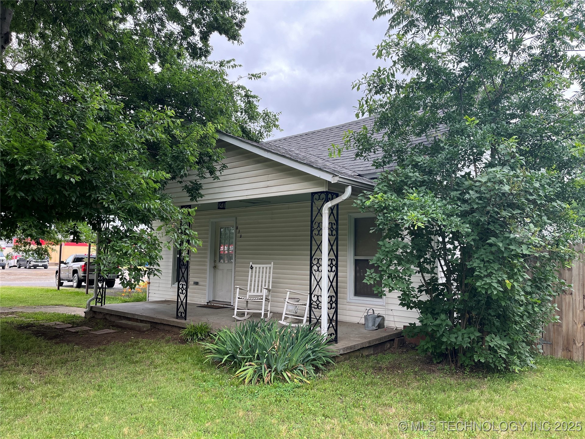 610 W Washington Avenue Property Photo 5