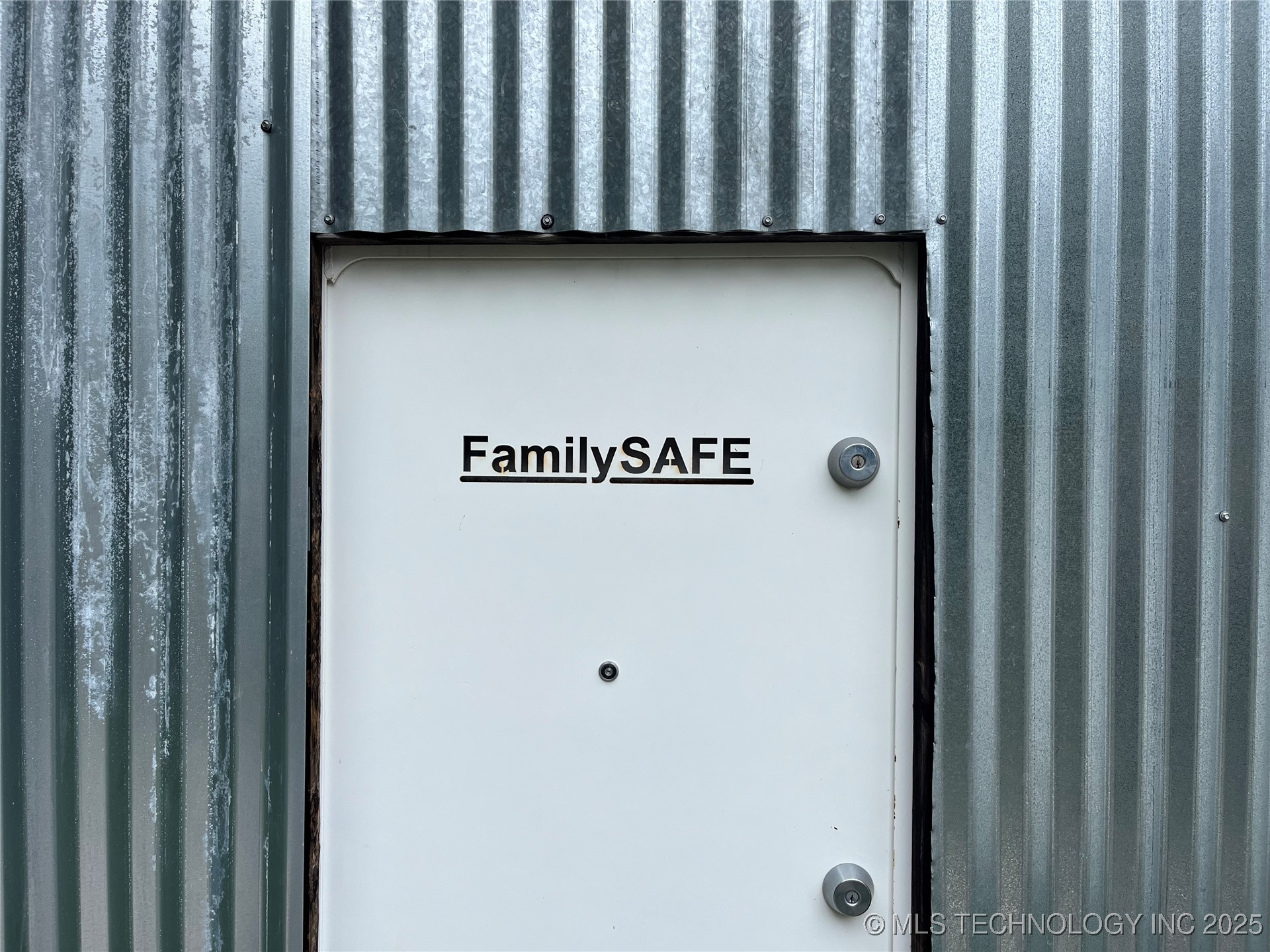 610 W Washington Avenue Property Photo 17