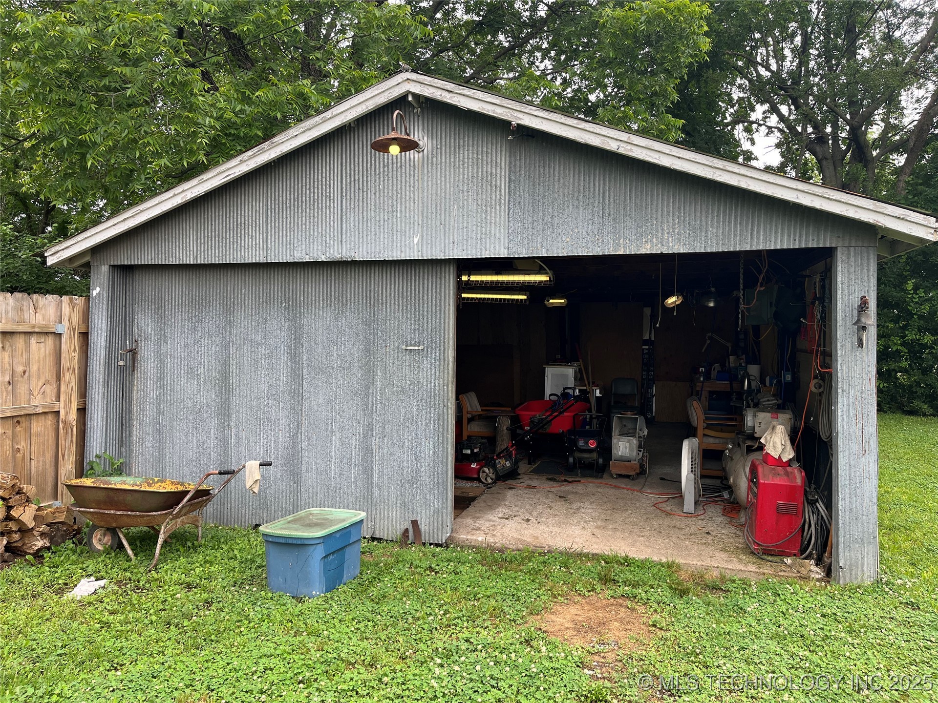 610 W Washington Avenue Property Photo 20