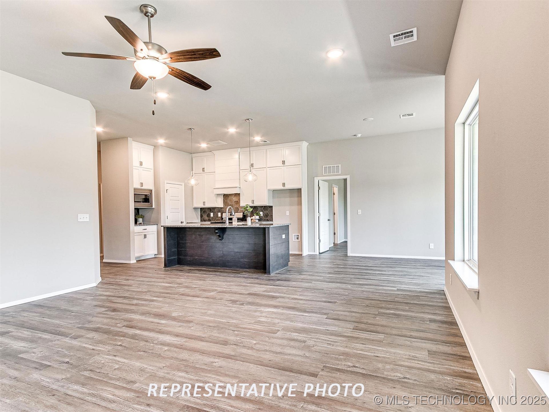 13178 S 72nd East Avenue Property Photo 13