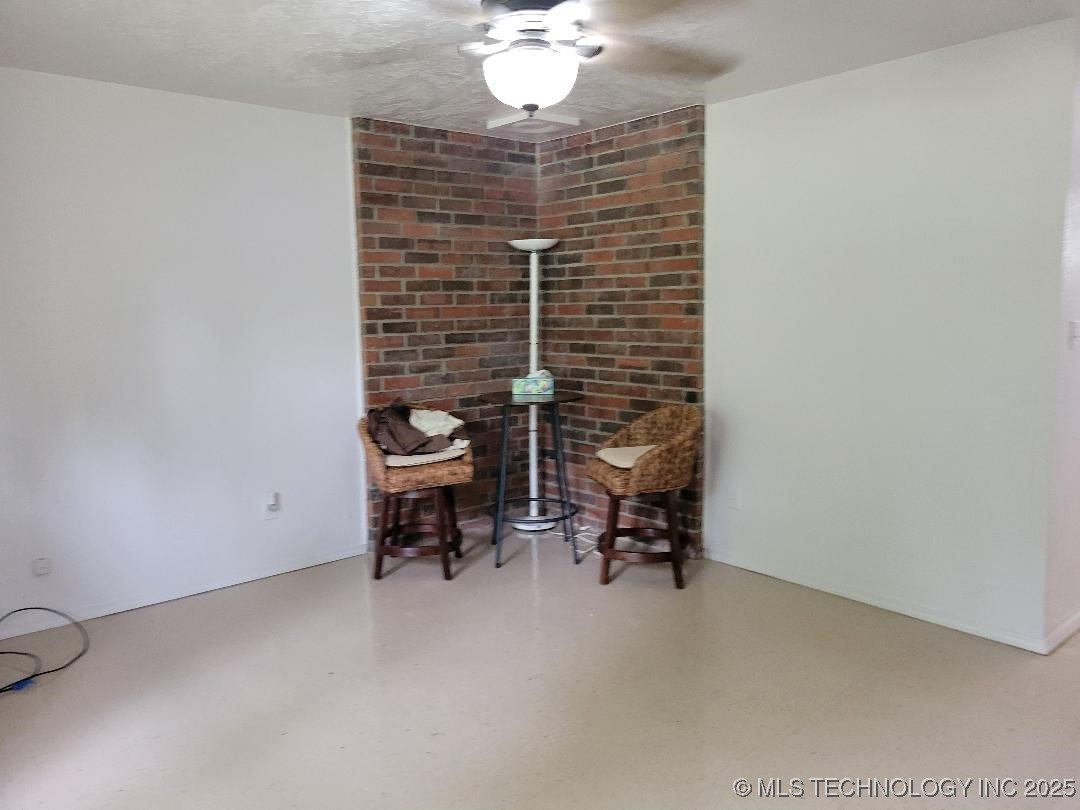 109 S E Street Property Photo 4