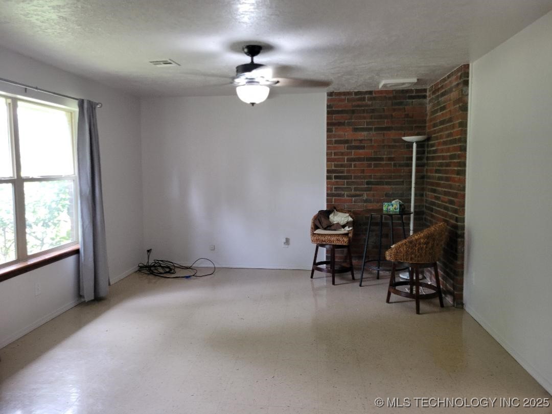 109 S E Street Property Photo 6
