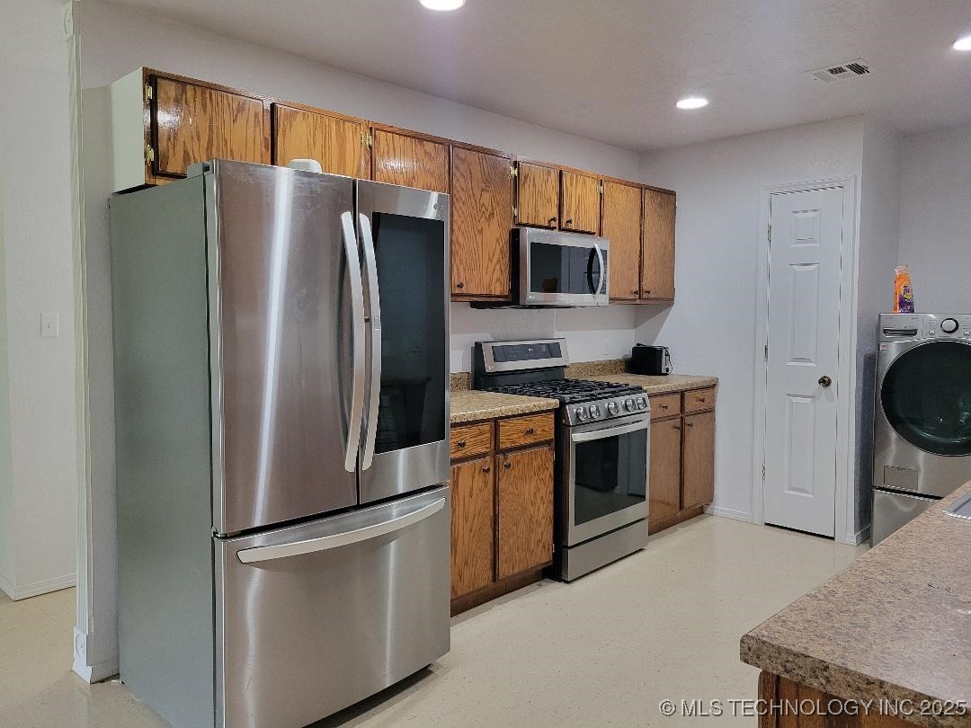 109 S E Street Property Photo 8