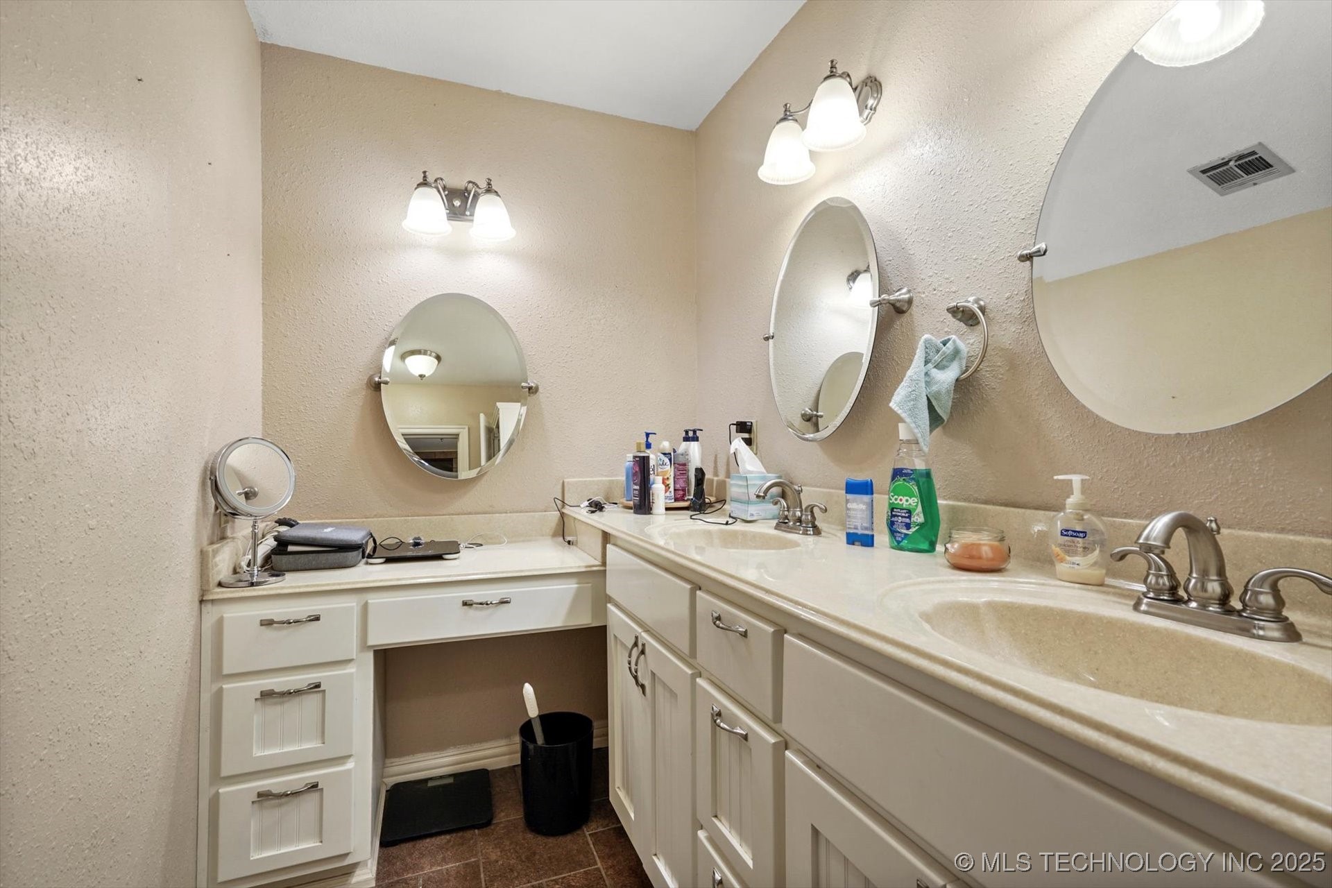 20220 E 700 Road Property Photo 15