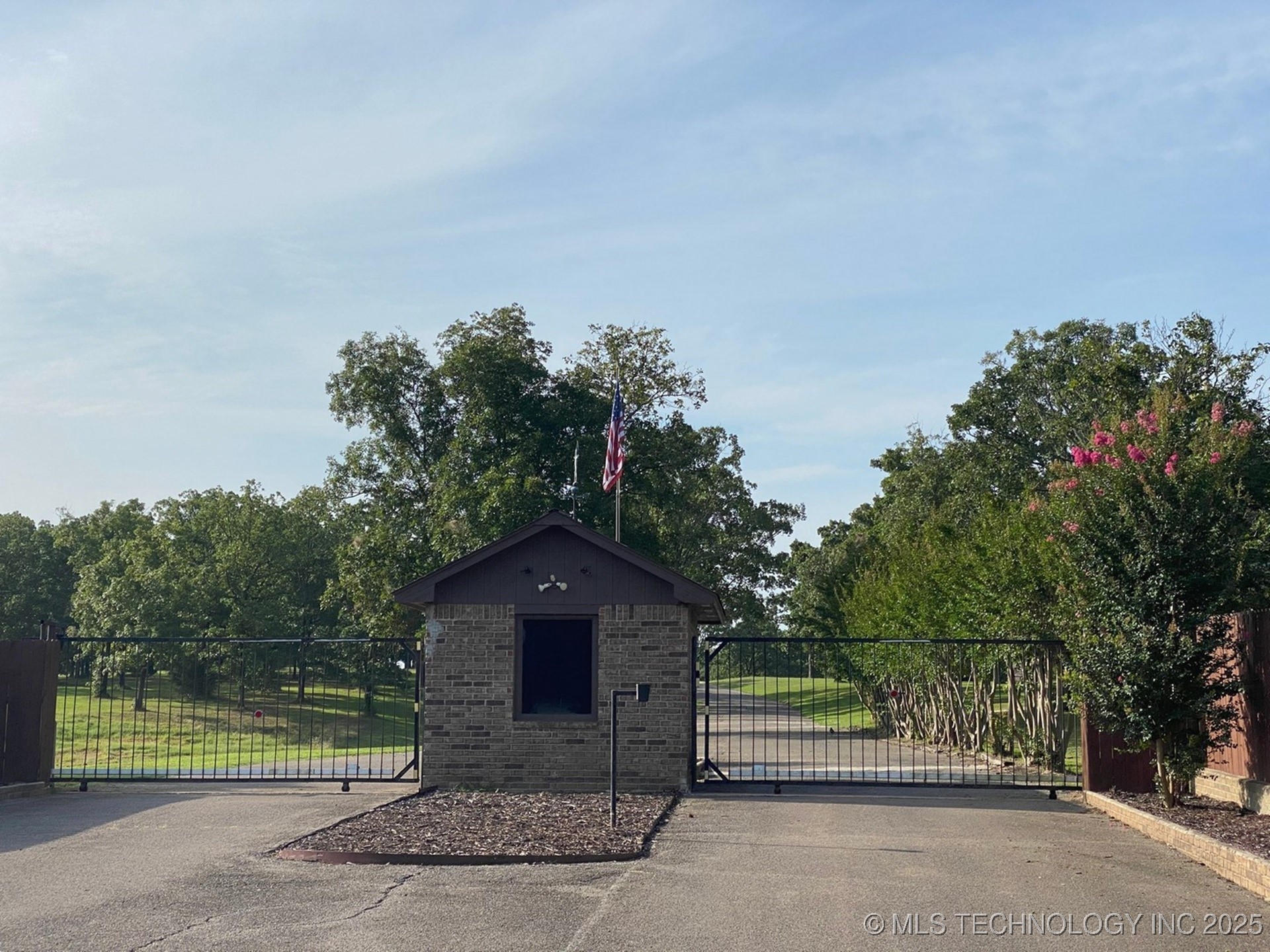 15831 W Dogwood Road Property Photo 11