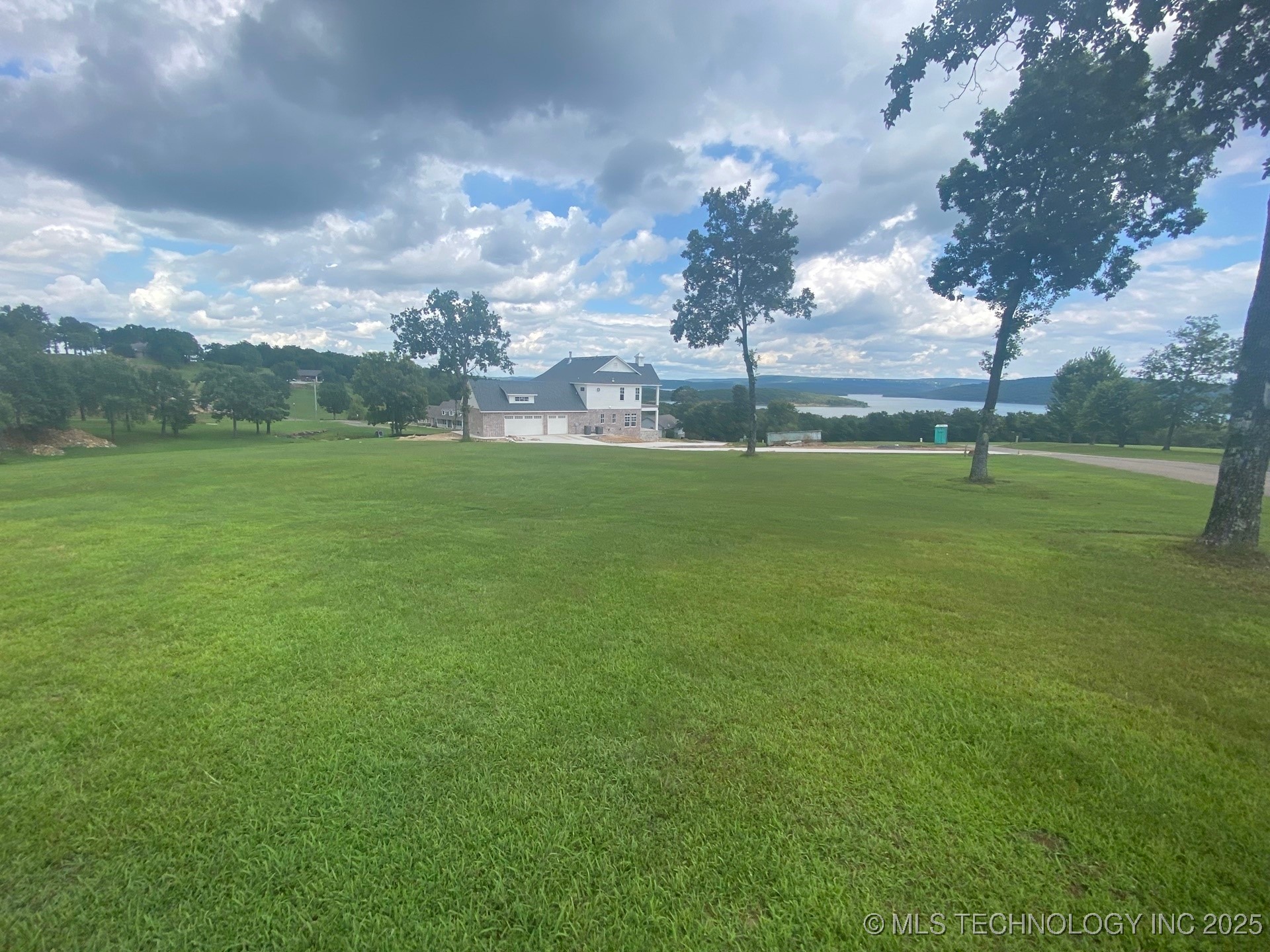 15894 W Hickory Road Property Photo 3