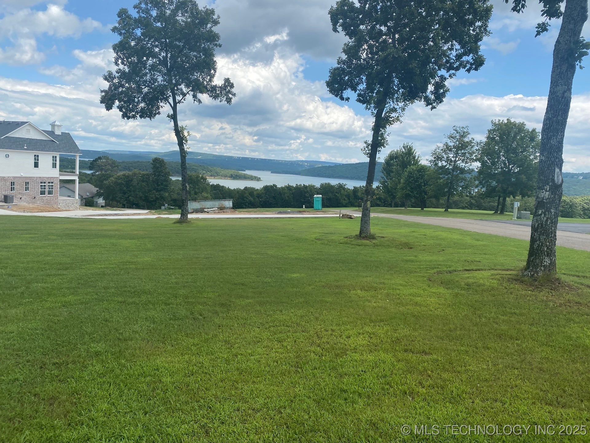 15894 W Hickory Road Property Photo 4