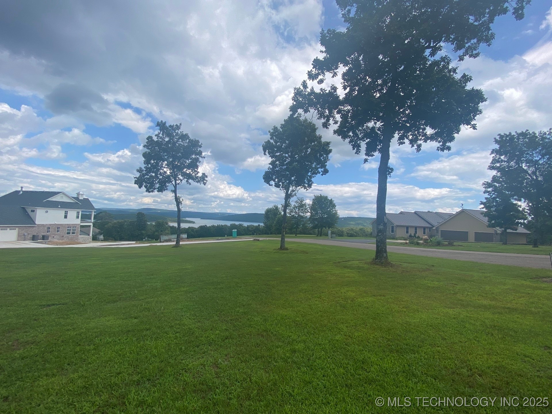 15894 W Hickory Road Property Photo 5