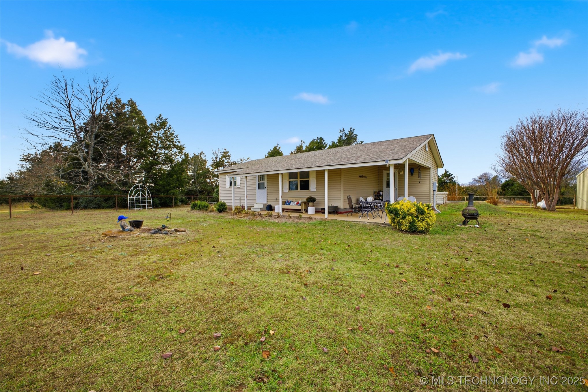 9699 County Road 3570 Property Photo 2