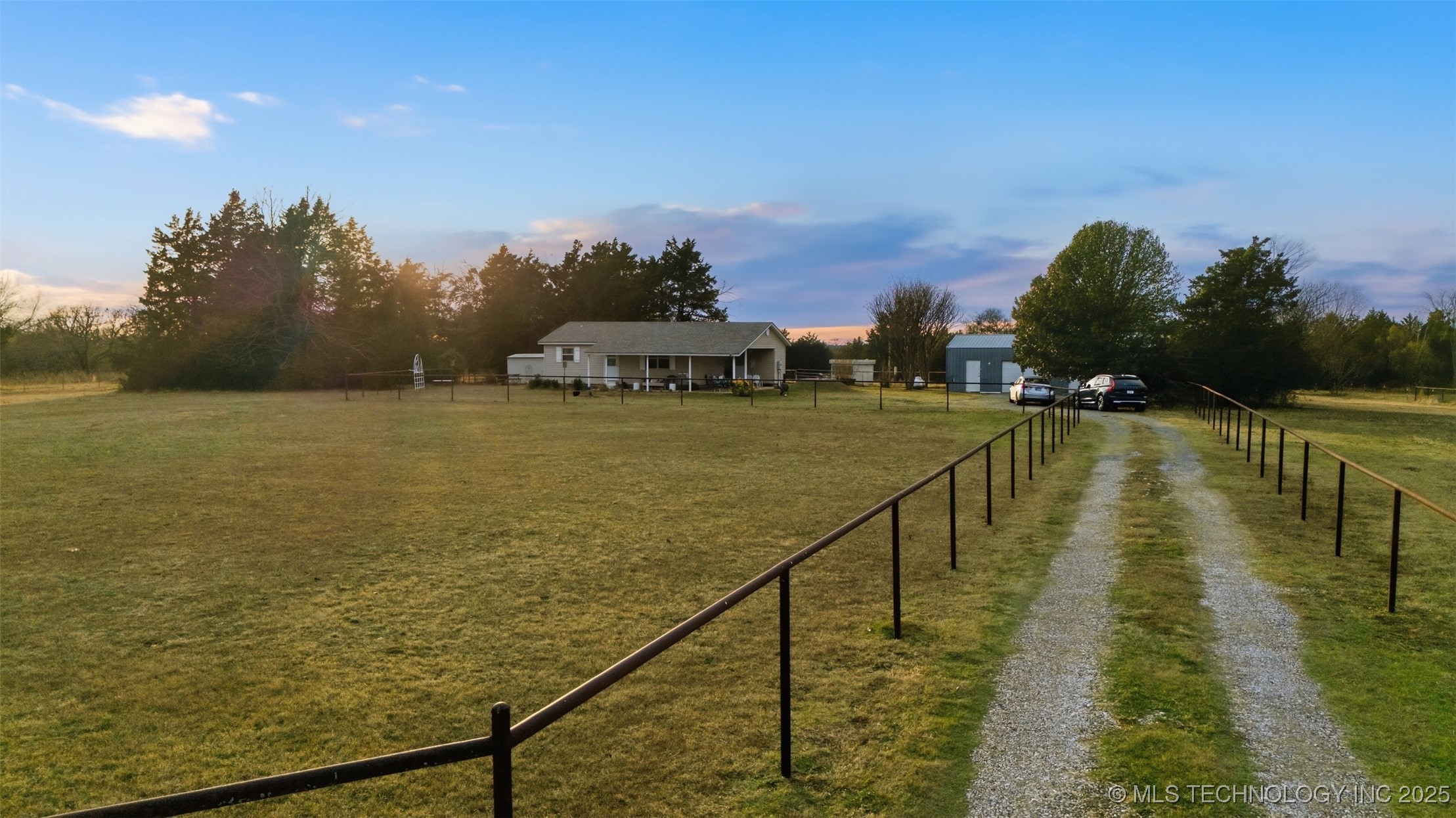 9699 County Road 3570 Property Photo 3