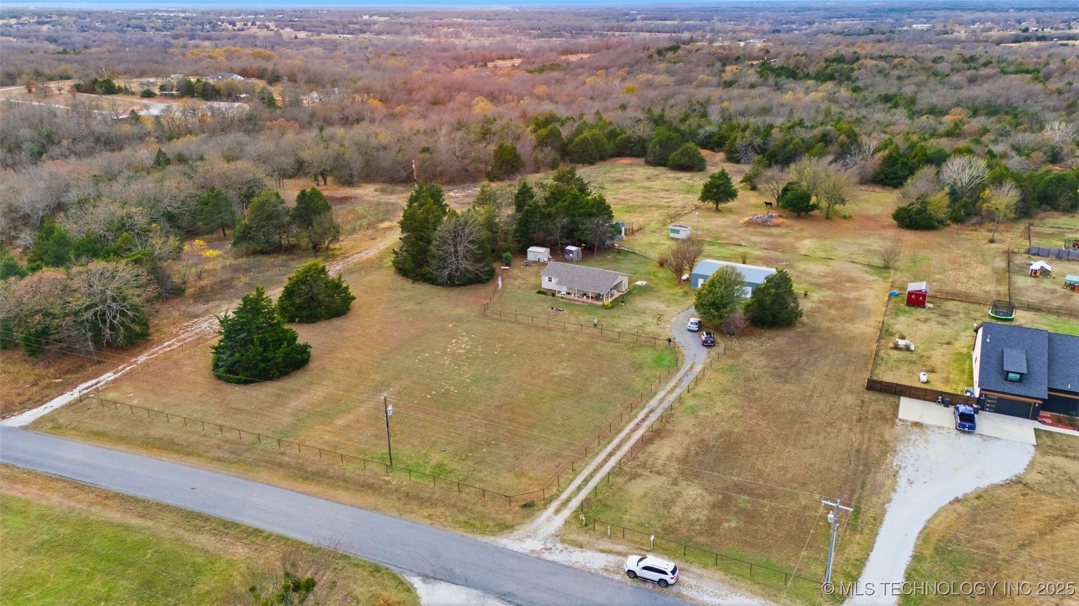 9699 County Road 3570 Property Photo 7