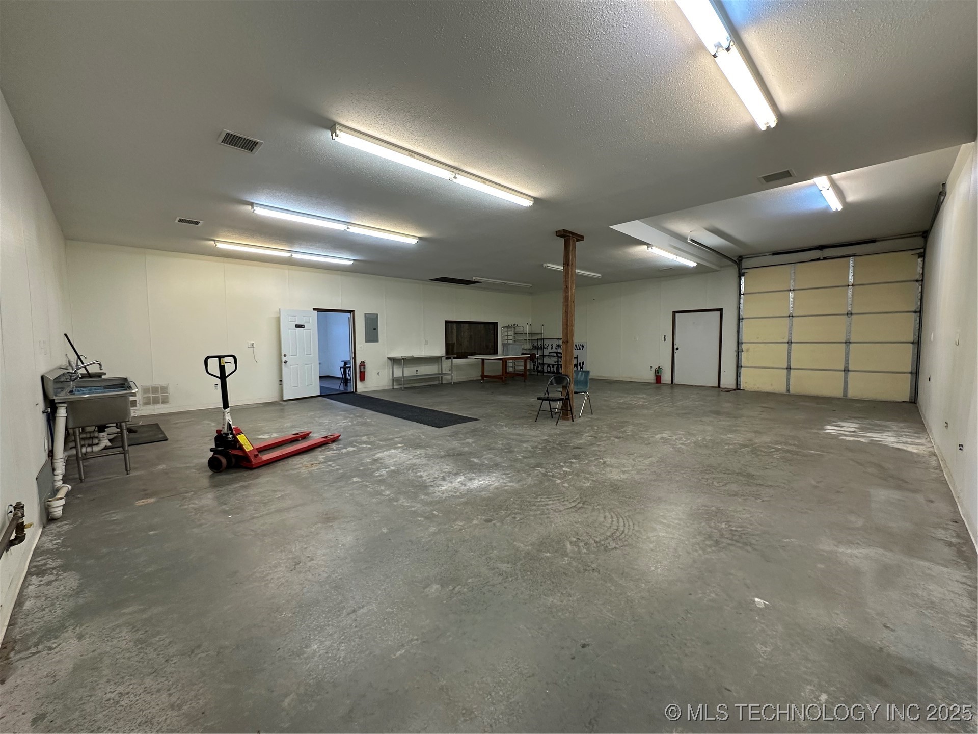 11148 State Hwy 99 Property Photo 6