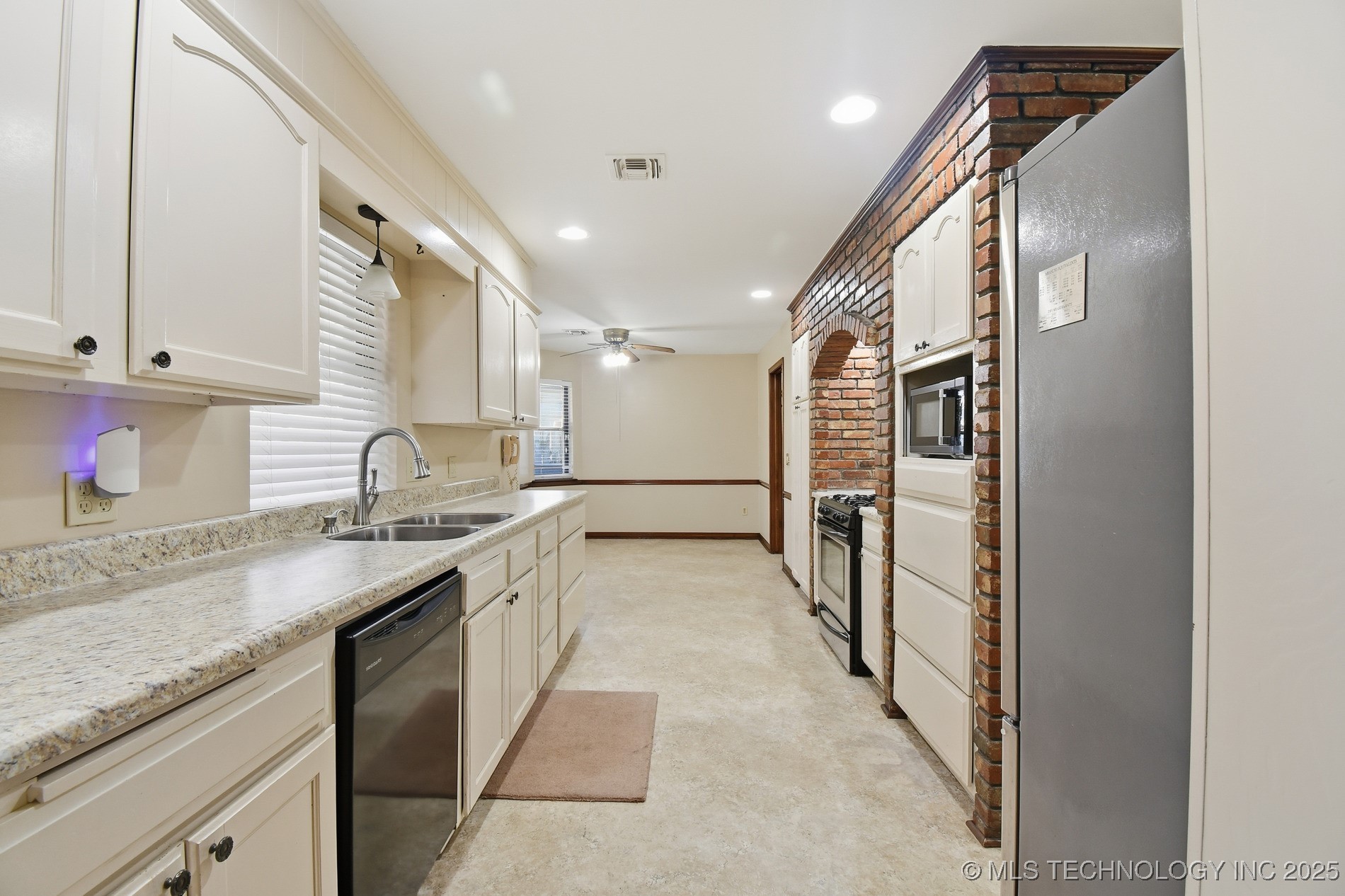 6526 S 111th East Avenue Property Photo 10