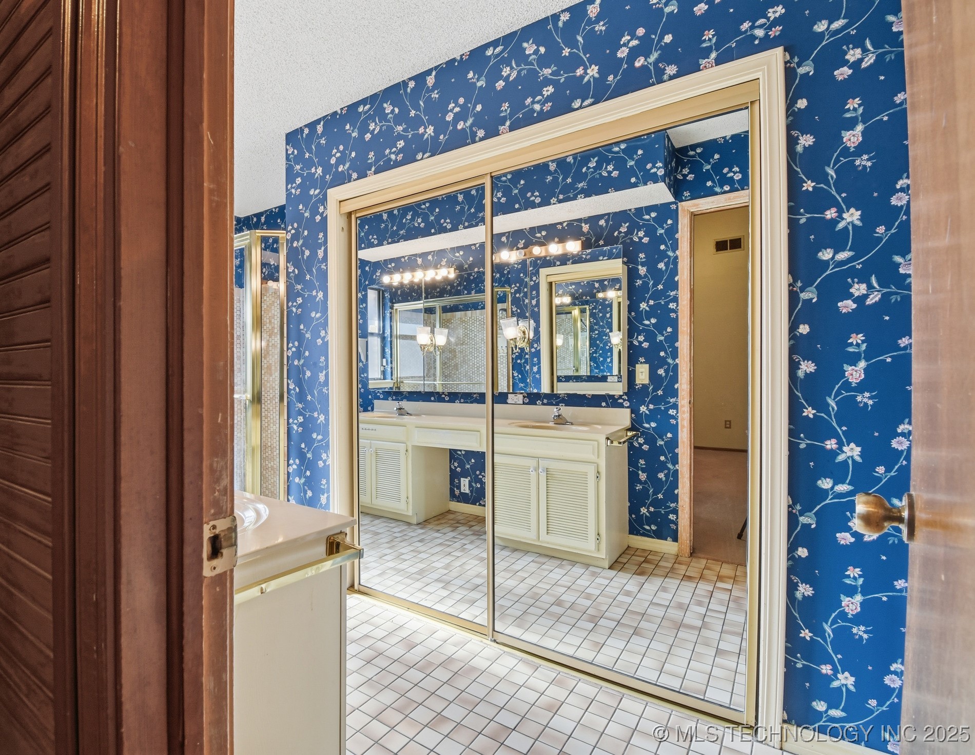 6526 S 111th East Avenue Property Photo 16