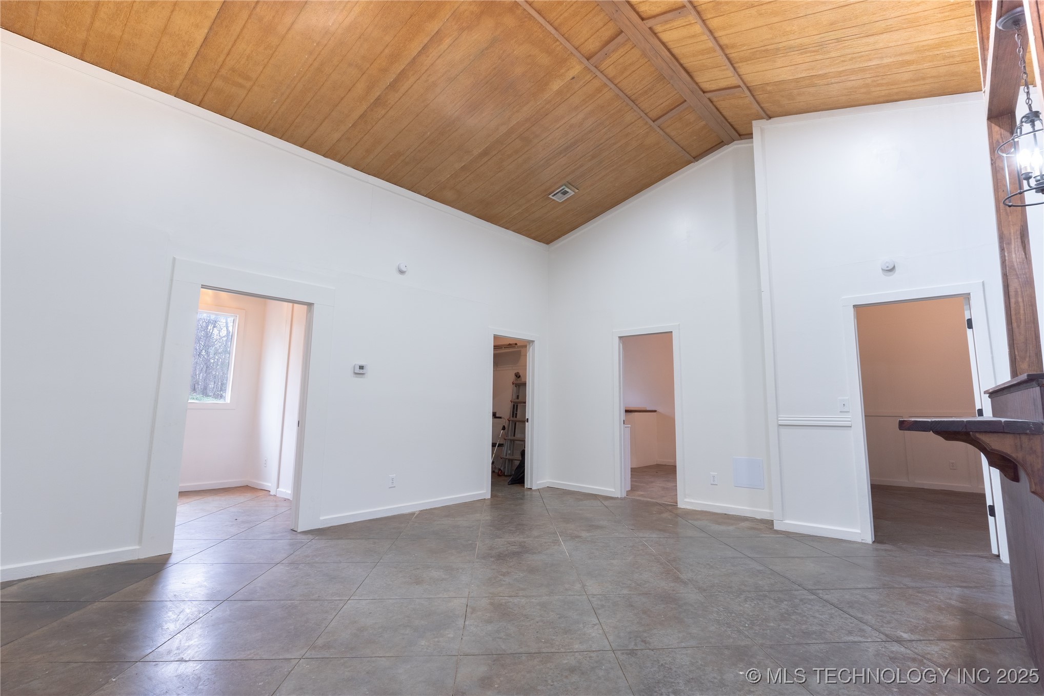 315 W Main Street Property Photo 4