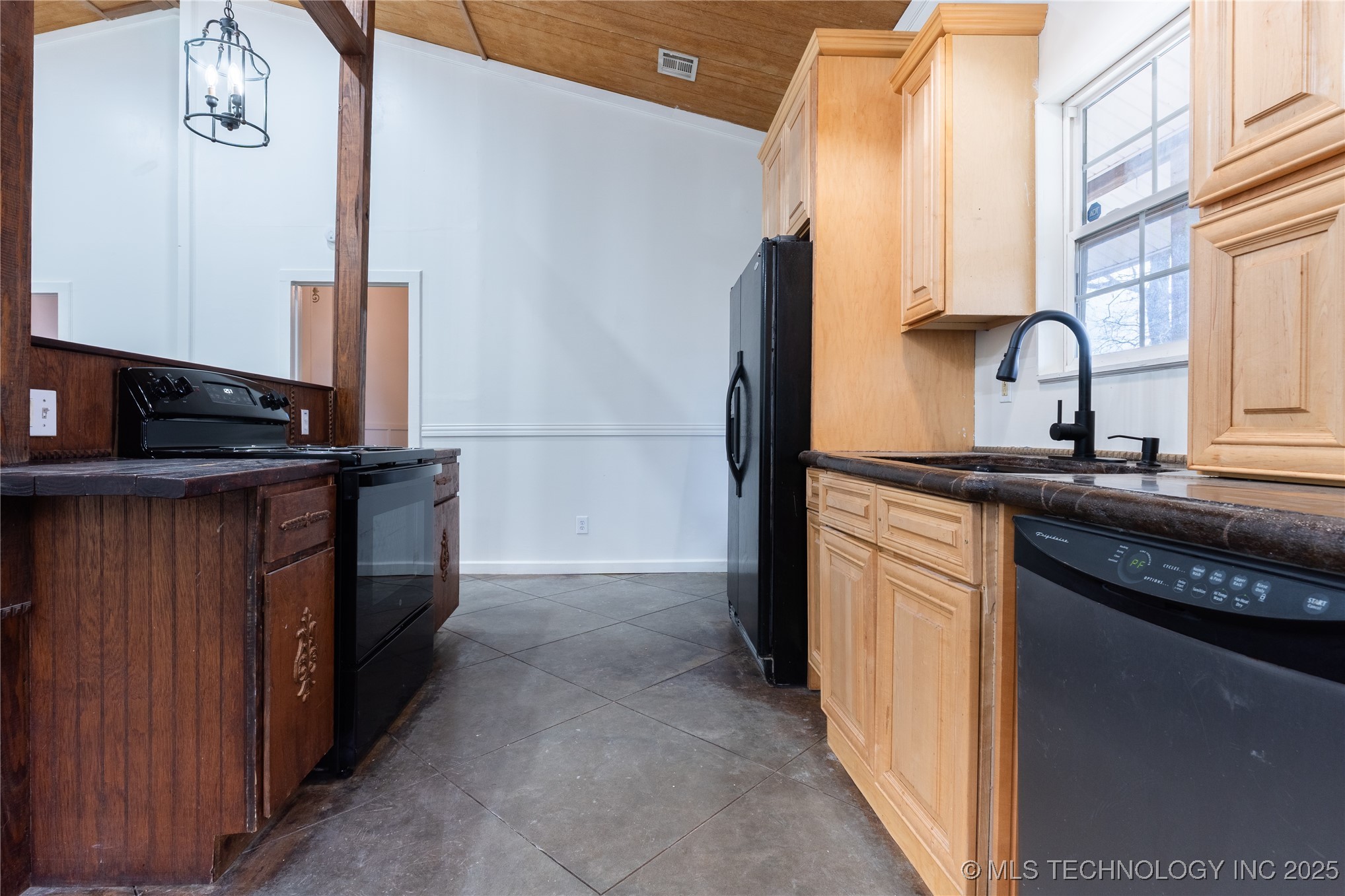 315 W Main Street Property Photo 8