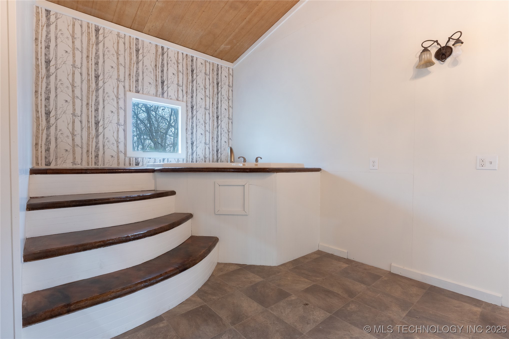 315 W Main Street Property Photo 11