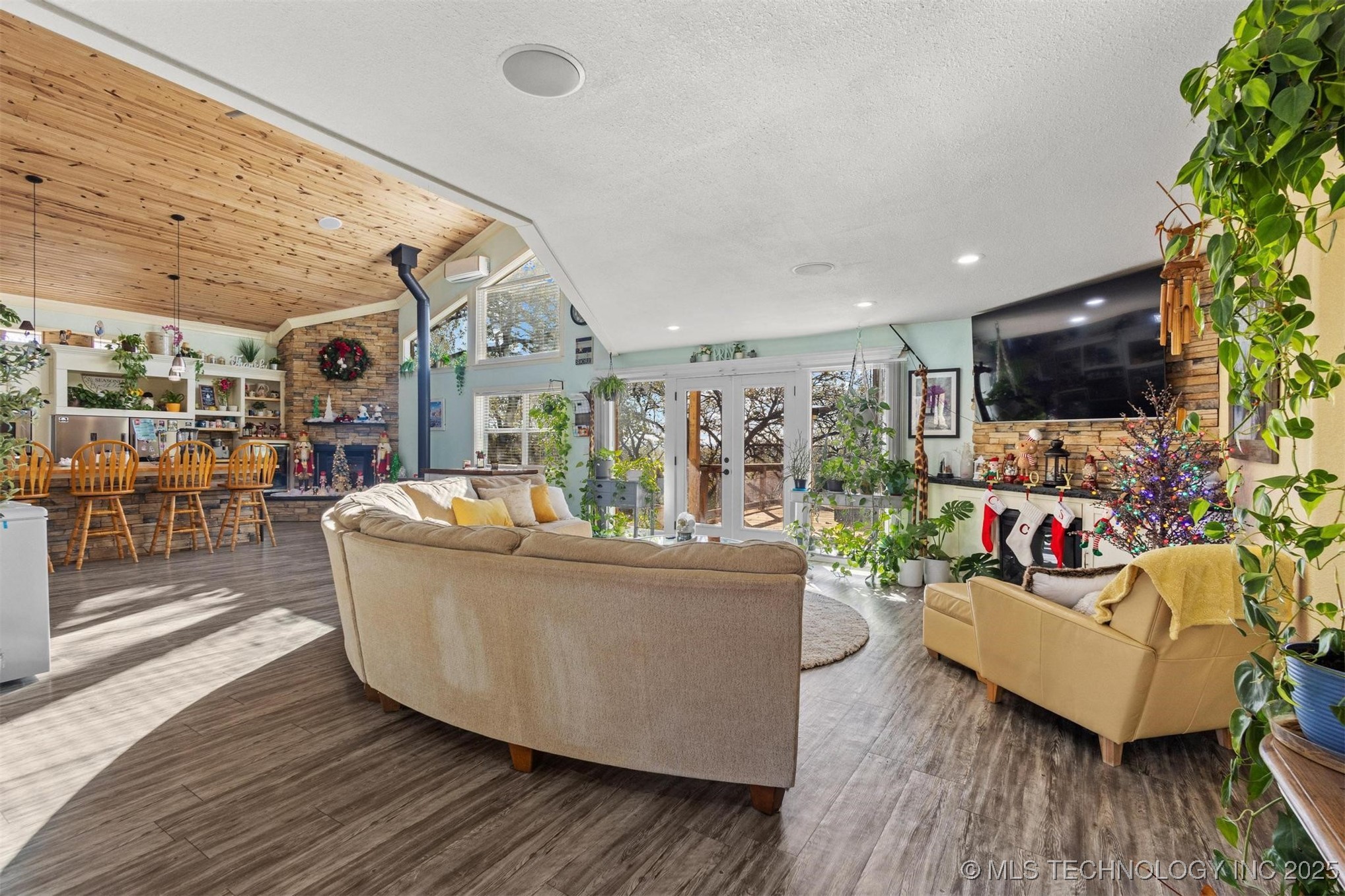 2451 E End Property Photo 9