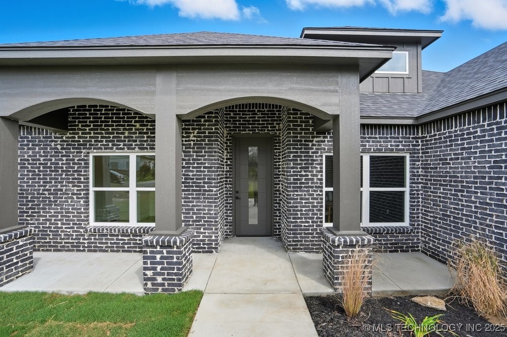 16103 E Oklahoma Street Property Photo 2